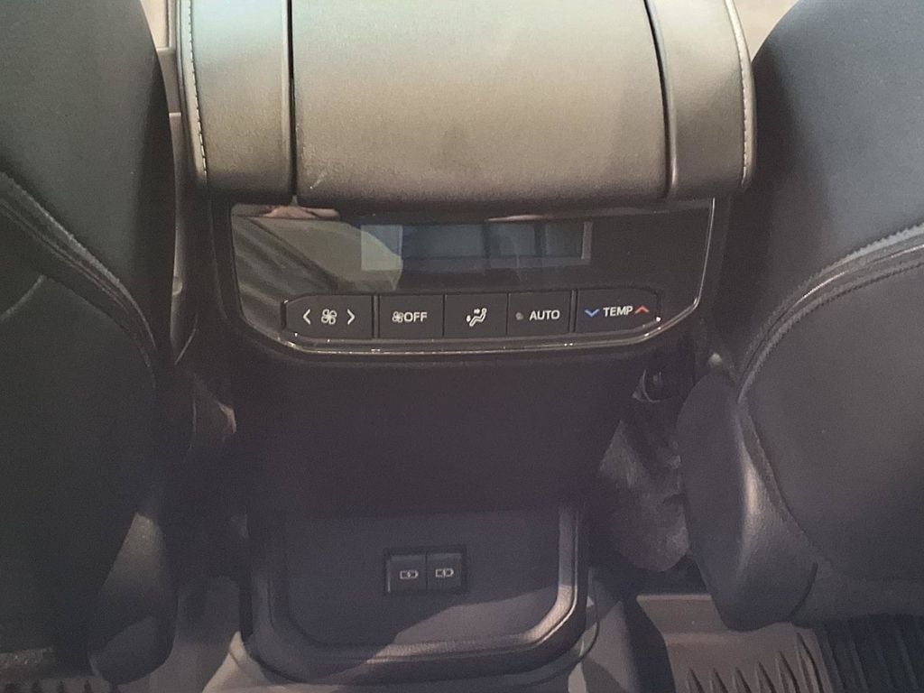 2026 Toyota Highlander XLE - Photo 14