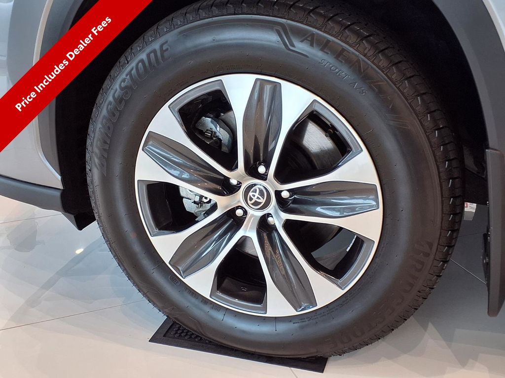 2026 Toyota Highlander XLE - Photo 6