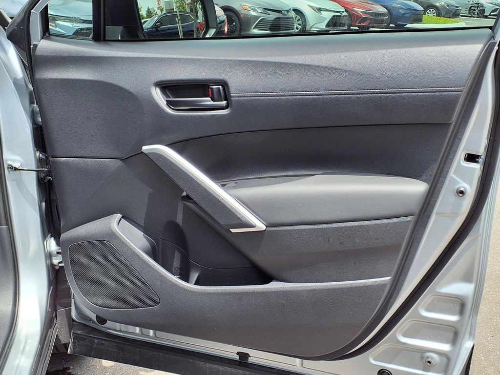 2026 Toyota Corolla Cross LE - Photo 11