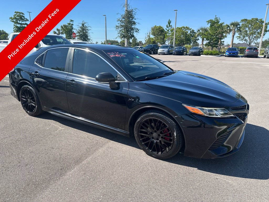2019 Toyota Camry SE - Photo 4
