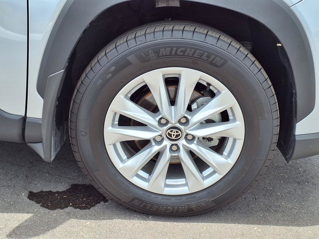 2026 Toyota Corolla Cross LE - Photo 9