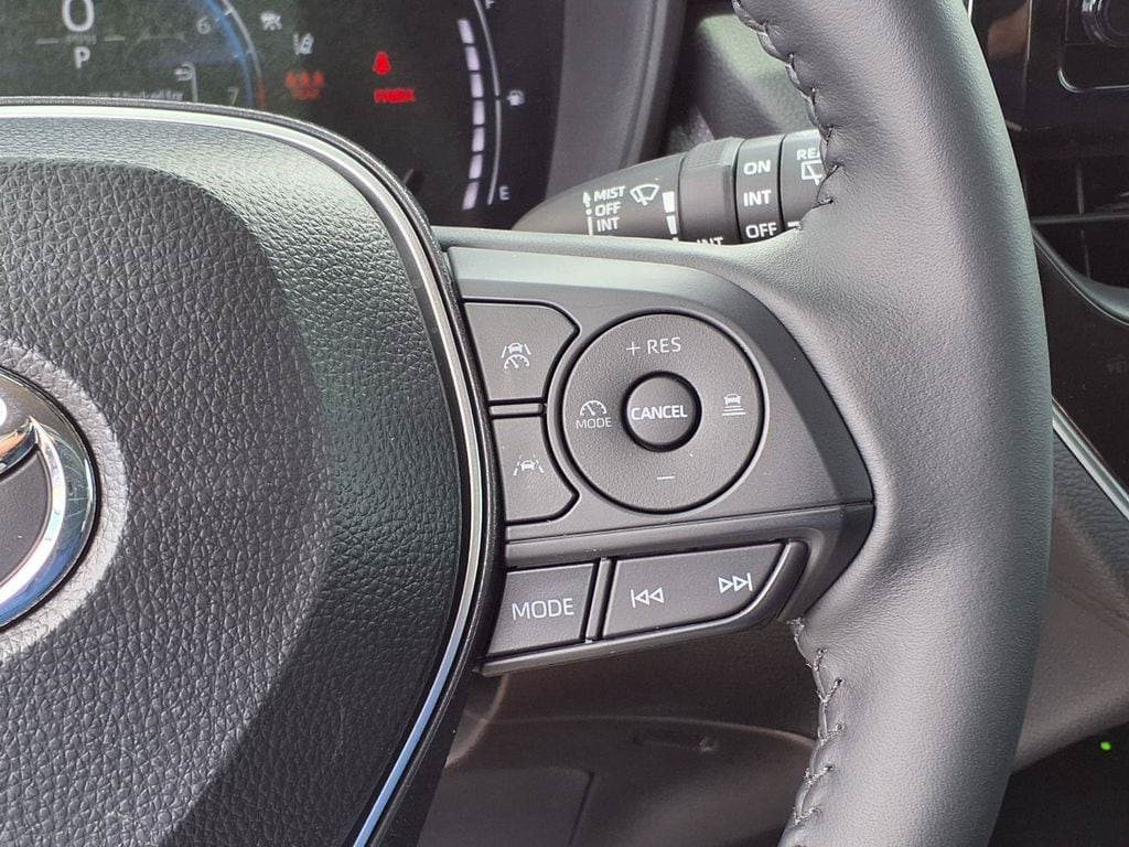 2026 Toyota Corolla Cross LE - Photo 28