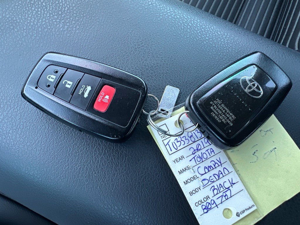 2019 Toyota Camry SE - Photo 19