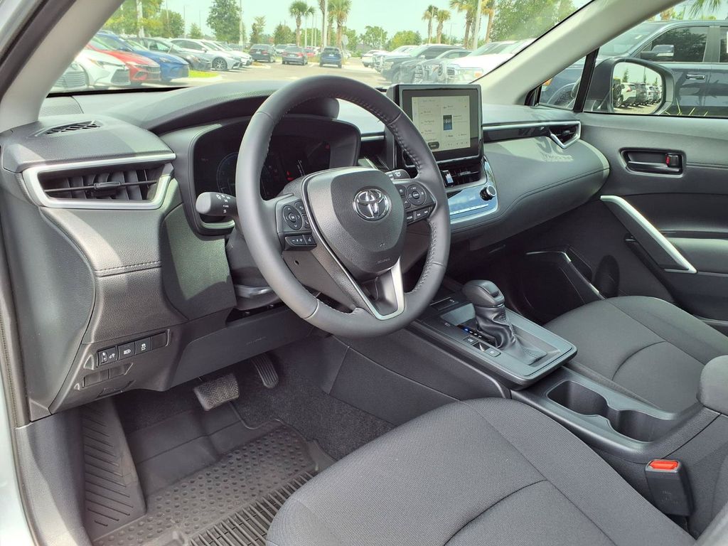 2026 Toyota Corolla Cross LE - Photo 18