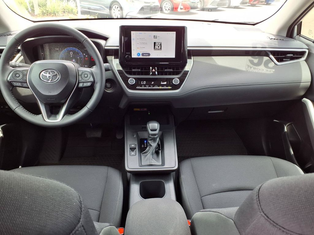 2026 Toyota Corolla Cross LE - Photo 16