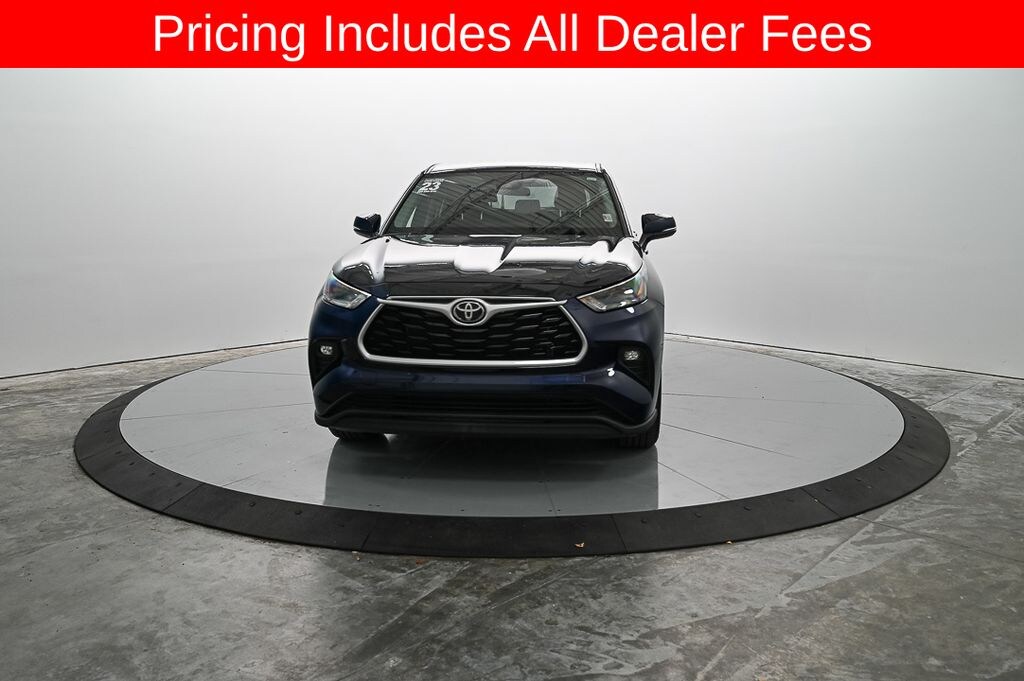 Used 2023 Toyota Highlander LE SUV