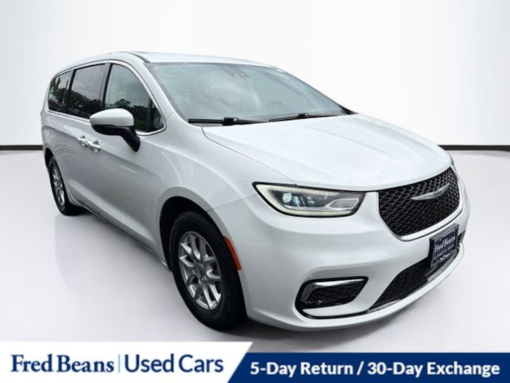 Used 2023 Chrysler Pacifica Touring L Van Passenger Van