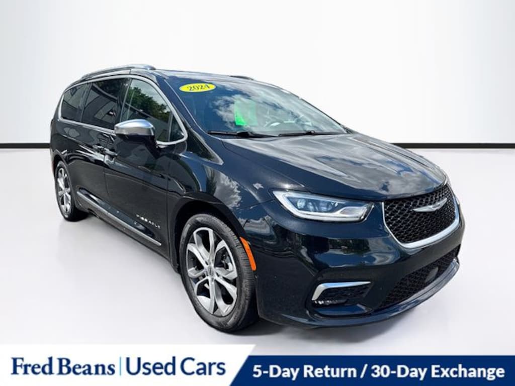Used 2024 Chrysler Pacifica Pinnacle Van Passenger Van