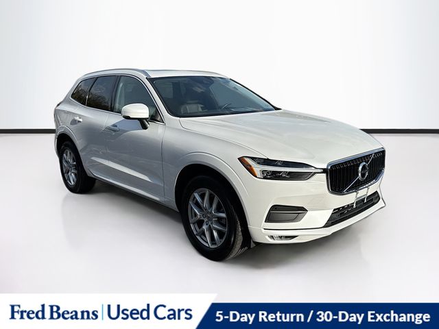 2021 Volvo XC60 Momentum's photo