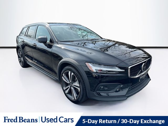 2025 Volvo V60 Cross Country