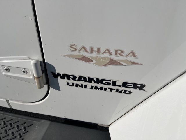 2011 Jeep Wrangler Unlimited Sahara photo 2