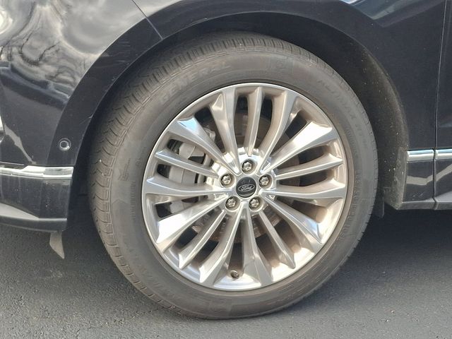 2022 Ford Edge Titanium photo 4