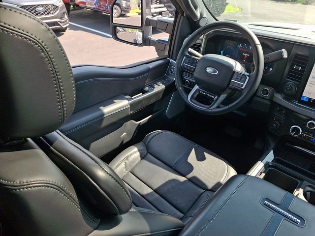 2026 Ford F-350 Super Duty Platinum - Photo 17