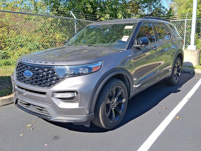 2022 Ford Explorer ST-Line photo 2