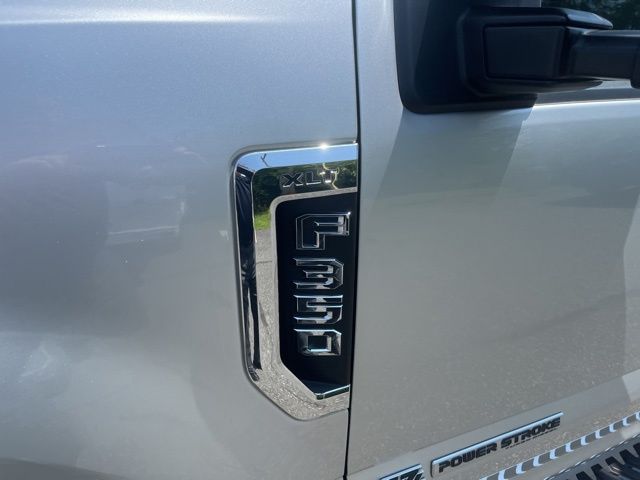 2019 Ford F-350 photo 2