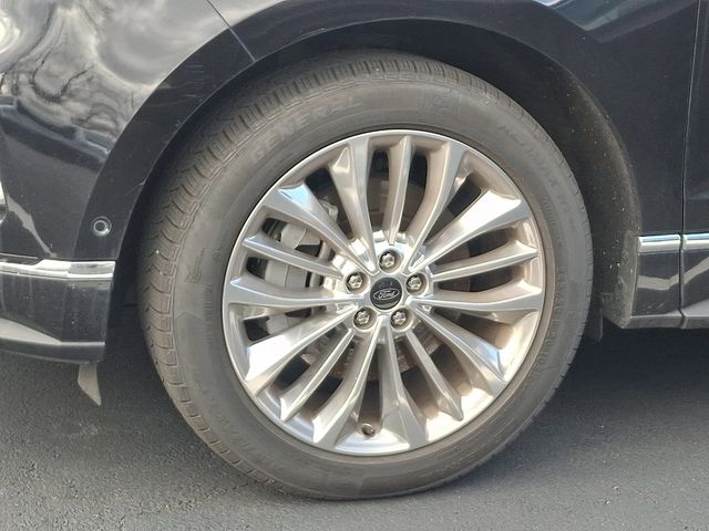 2022 Ford Edge Titanium photo 4