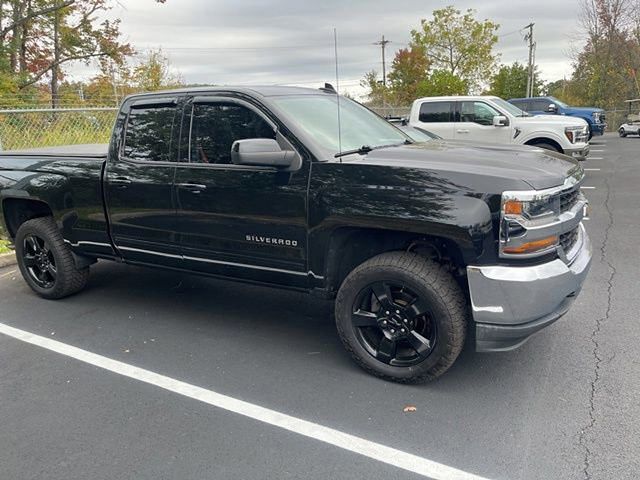 2019 Chevrolet Silverado 1500 LT photo 3