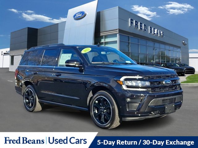 2022 Ford Expedition Limited's photo