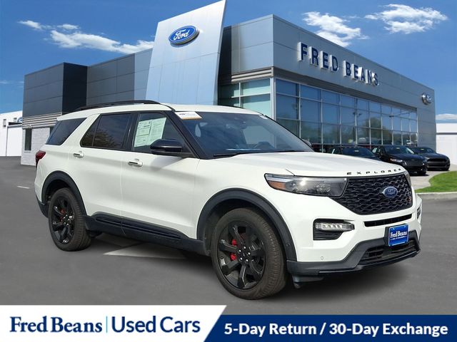 2022 Ford Explorer ST's photo
