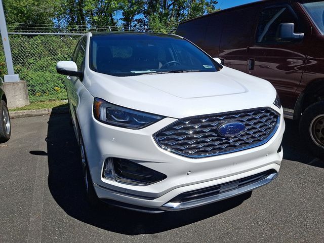 2020 Ford Edge Titanium photo 2