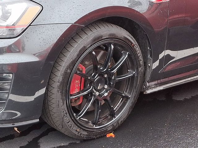 2017 Volkswagen Golf GTI SE photo 3