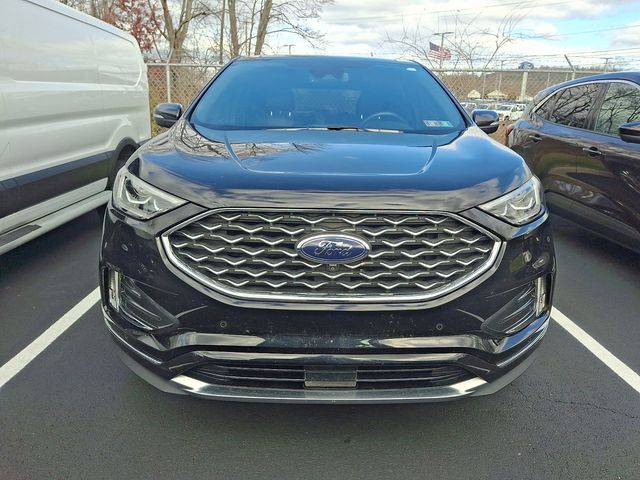2022 Ford Edge Titanium photo 2