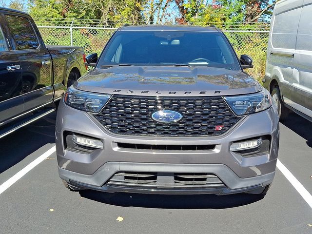 2022 Ford Explorer ST photo 2
