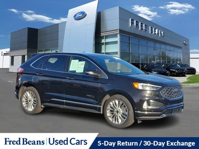 2022 Ford Edge Titanium's photo