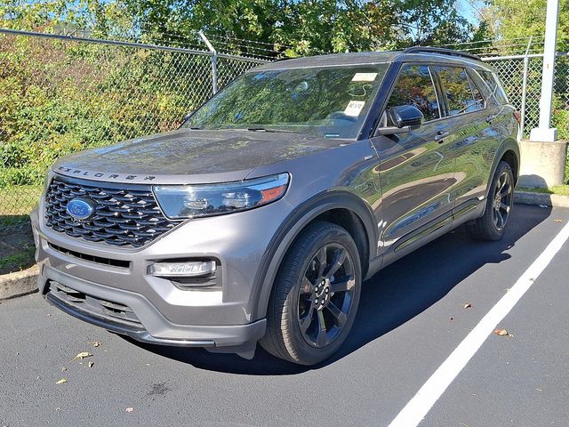 2022 Ford Explorer ST-Line photo 2