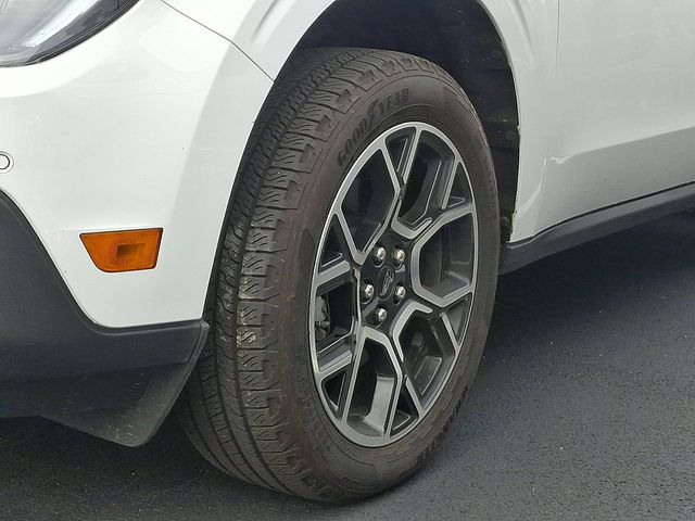 2025 Ford Maverick Lariat photo 2