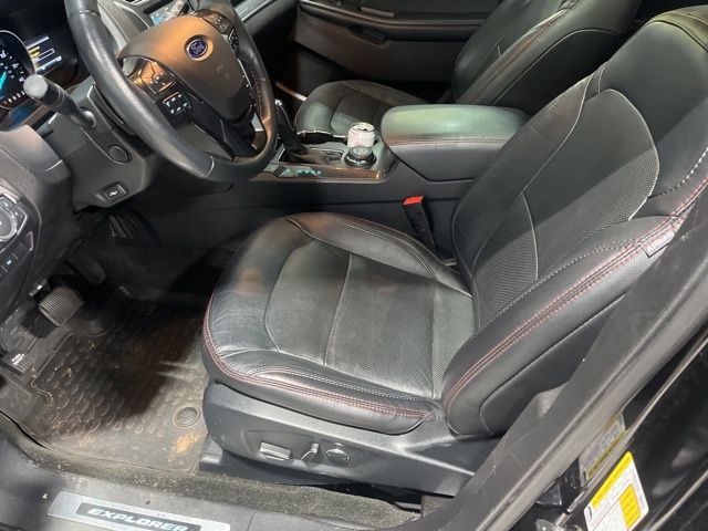 2017 Ford Explorer Sport photo 2