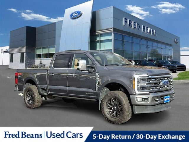 2023 Ford F-250 Super Duty Platinum's photo