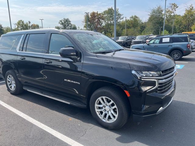 2021 Chevrolet Suburban LT photo 4
