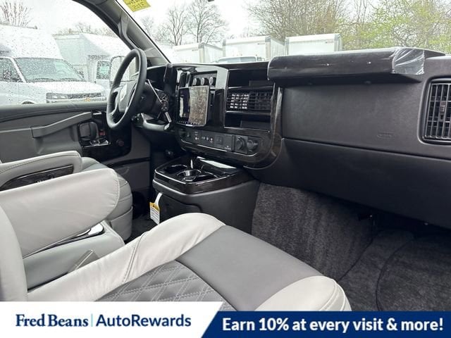2025 GMC Savana Cargo Work Van - Photo 11