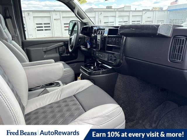 2025 GMC Savana Cargo Work Van - Photo 14
