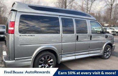 2025 GMC Savana Cargo Work Van - Photo 6