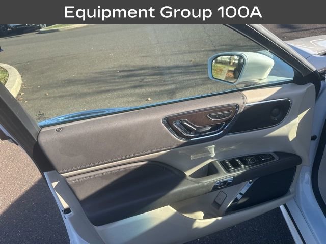 2020 Lincoln Continental Standard photo 4