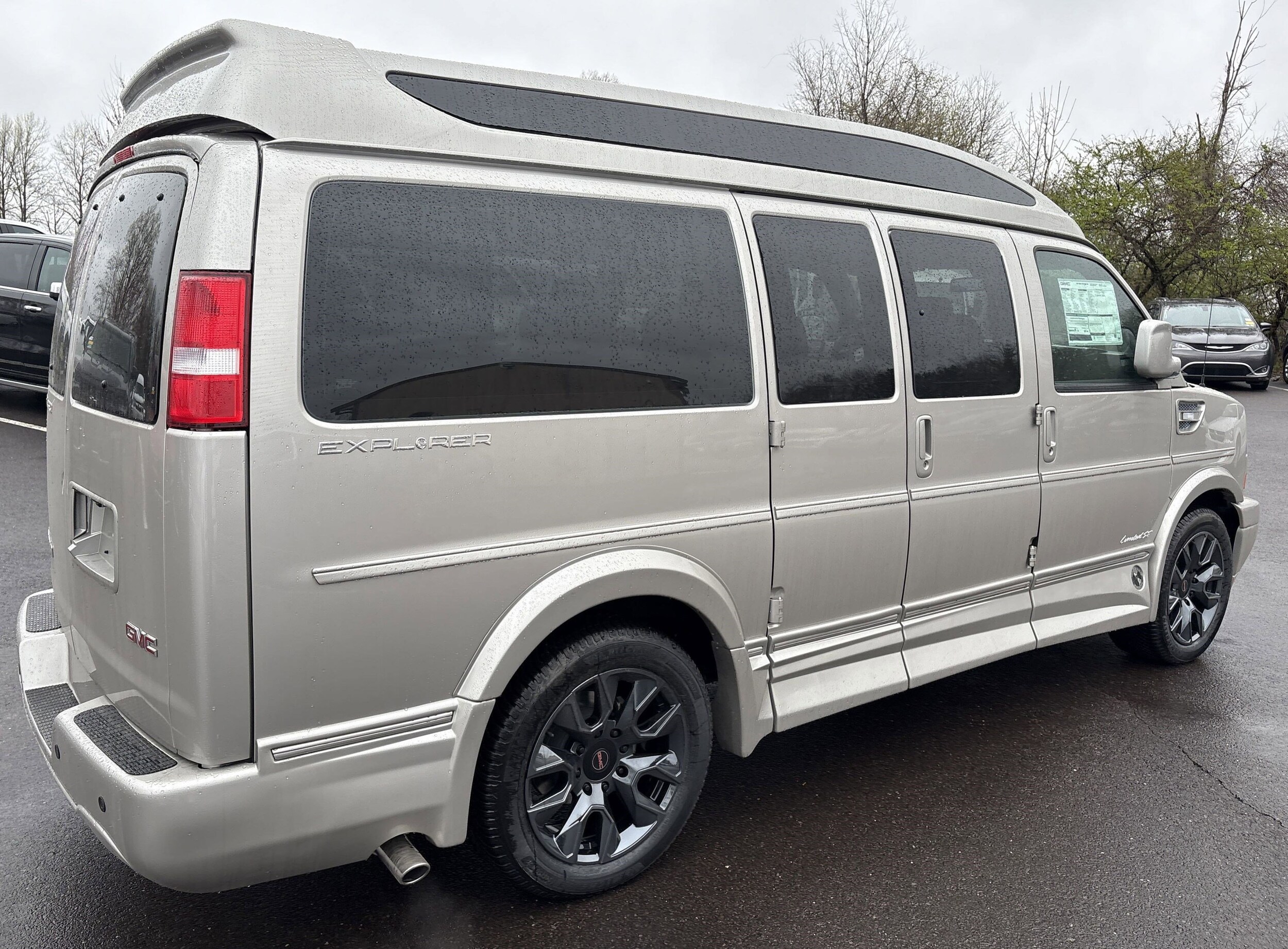2025 Gmc Savana Cargo 2500 photo 3