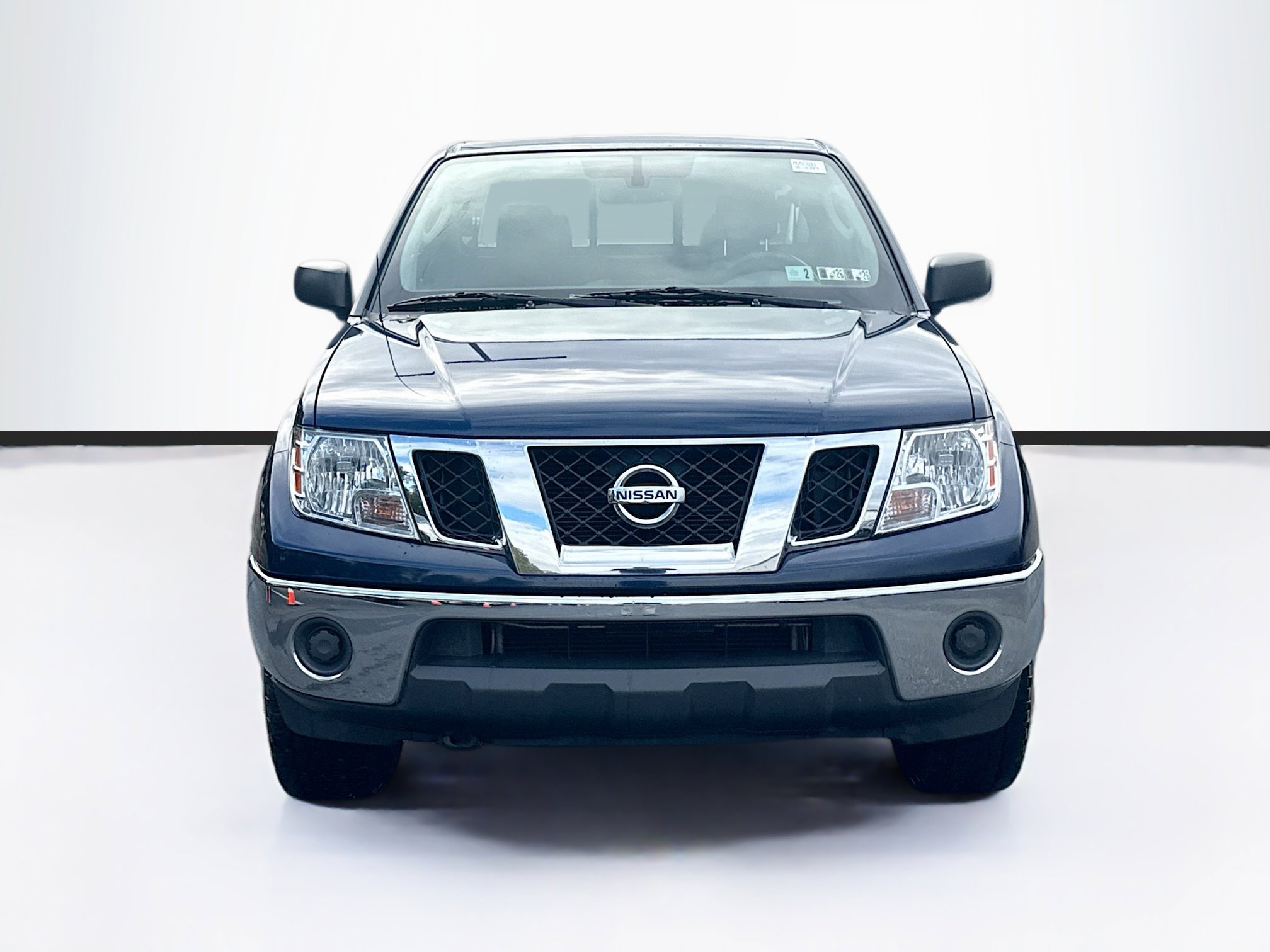 2011 Nissan Frontier SV photo 2