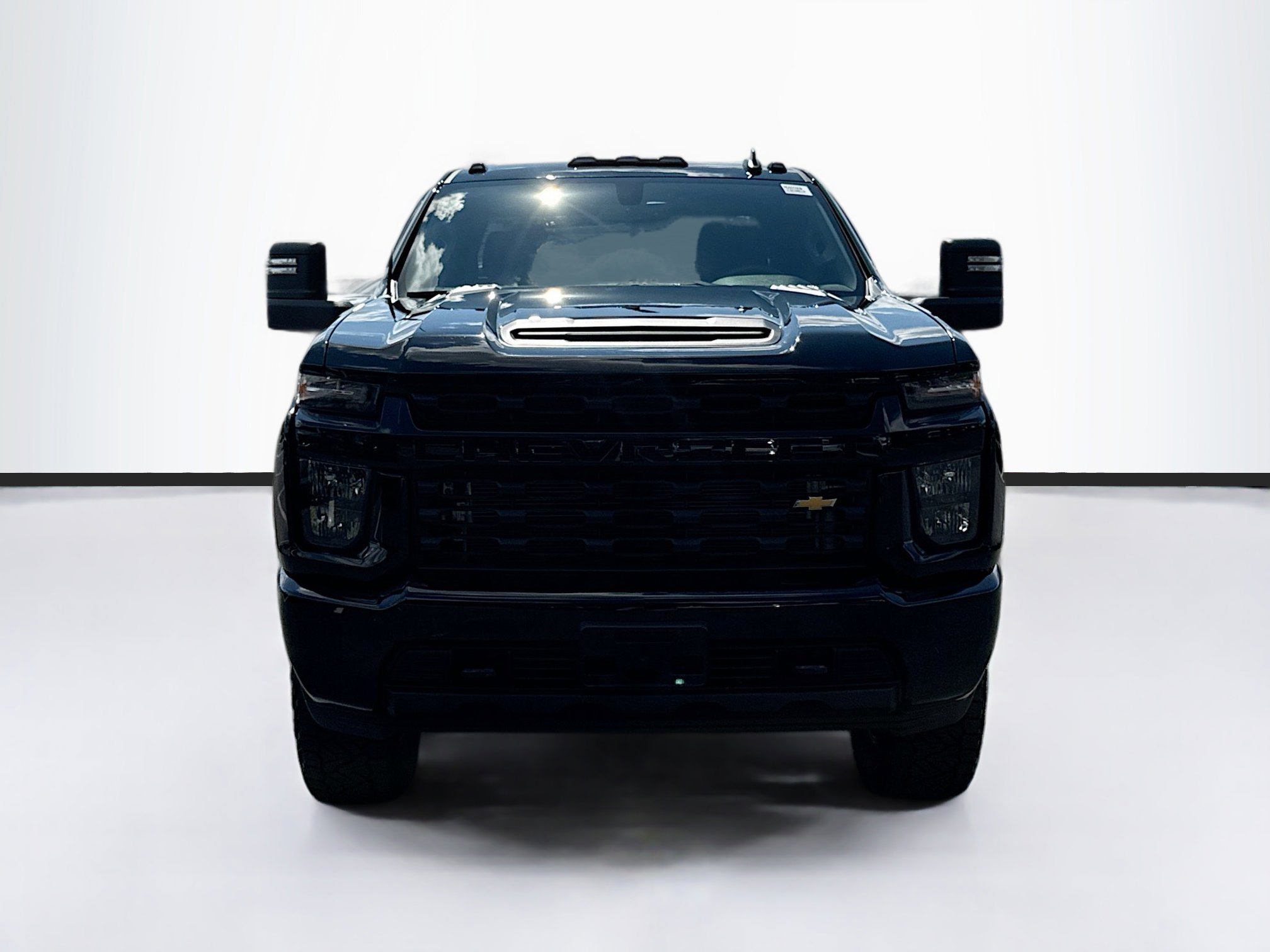2023 Chevrolet Silverado 2500HD Custom photo 2