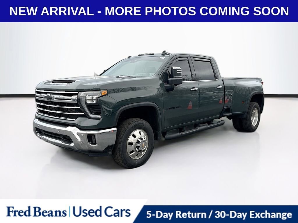2025 Chevrolet Silverado 3500HD LTZ photo 3