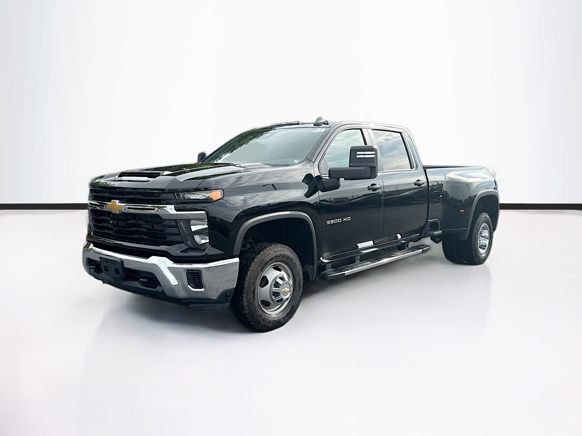 2024 Chevrolet Silverado 3500HD LT photo 3