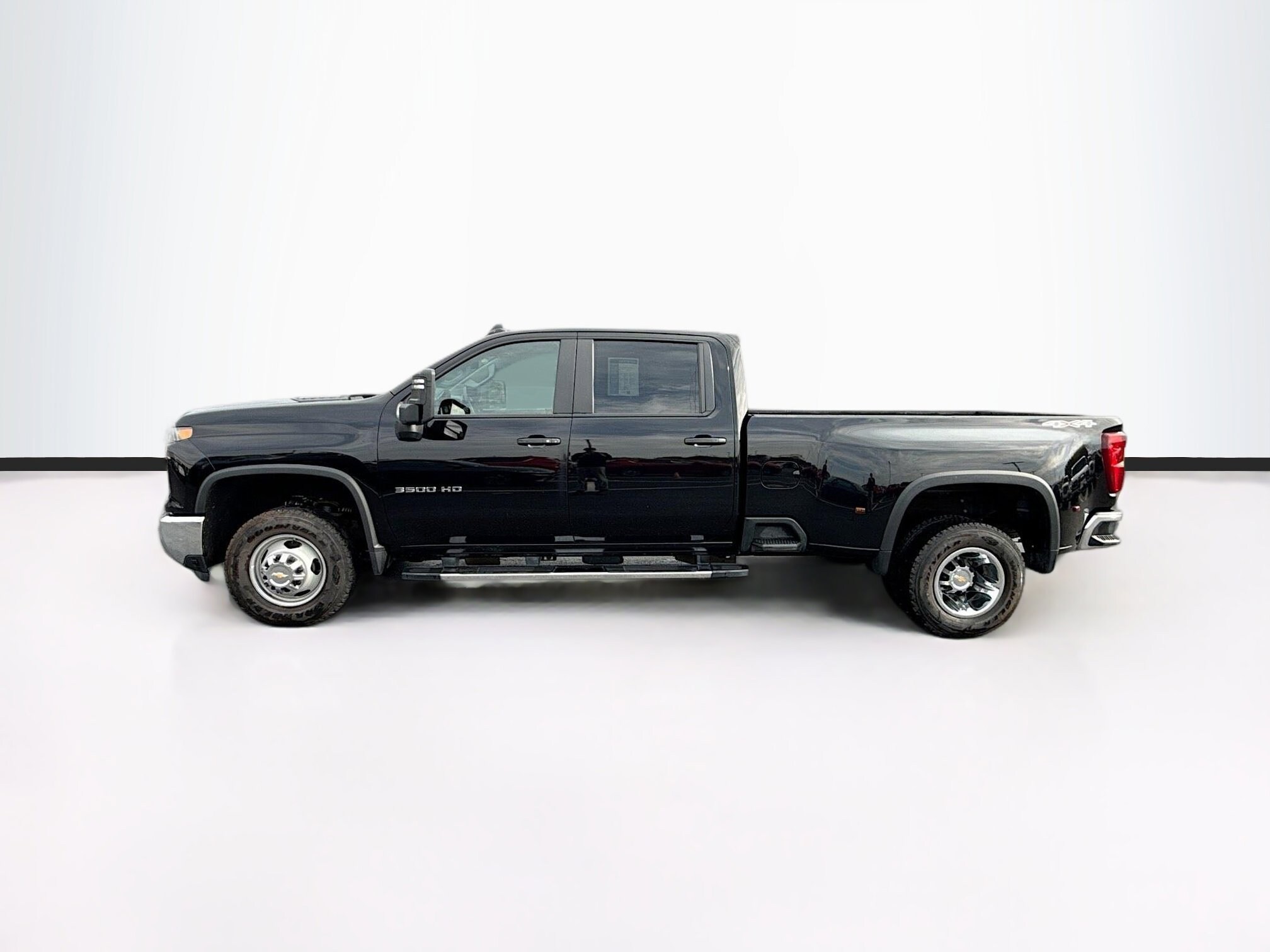 2024 Chevrolet Silverado 3500HD LT photo 2