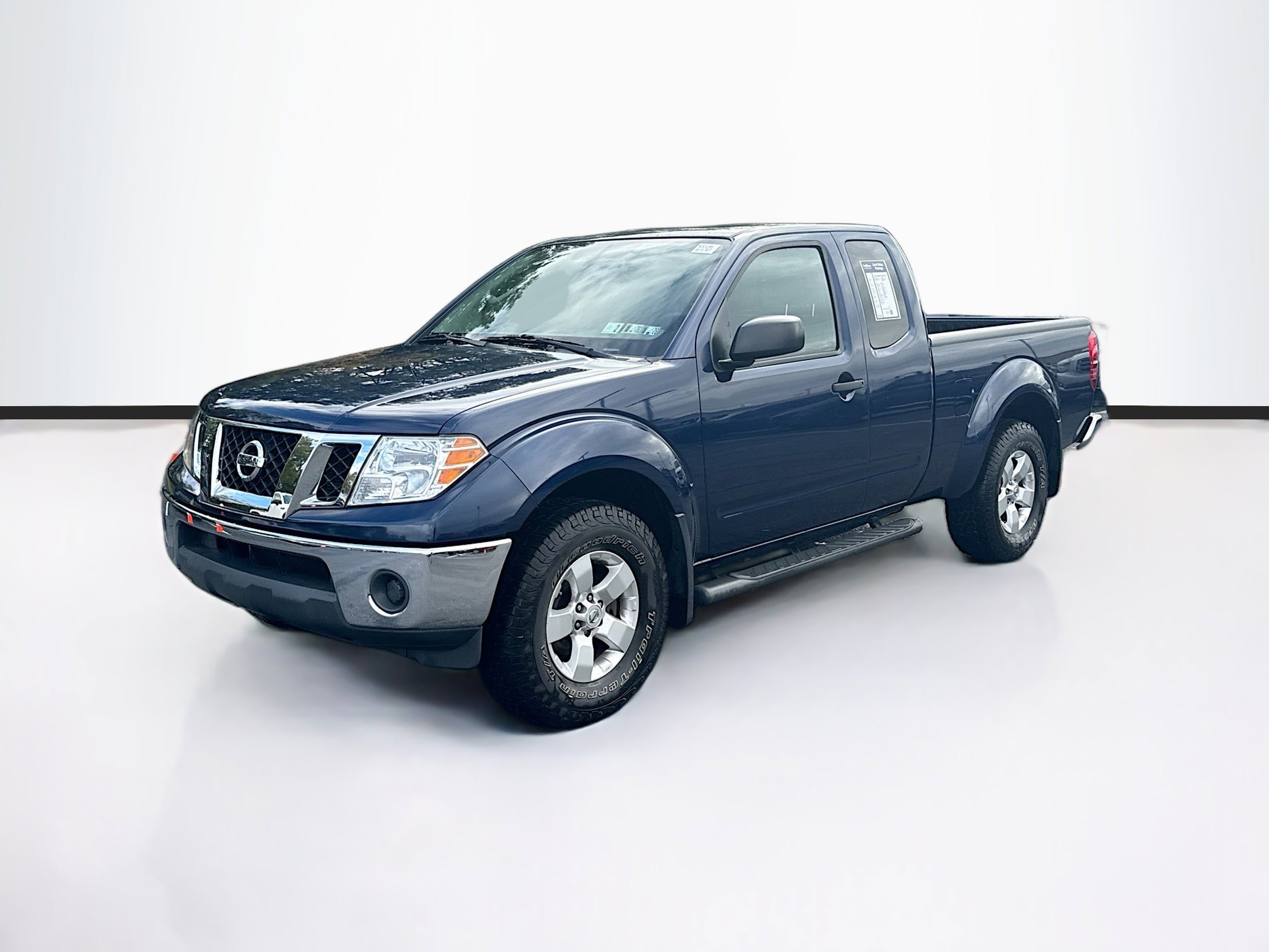 2011 Nissan Frontier SV photo 3
