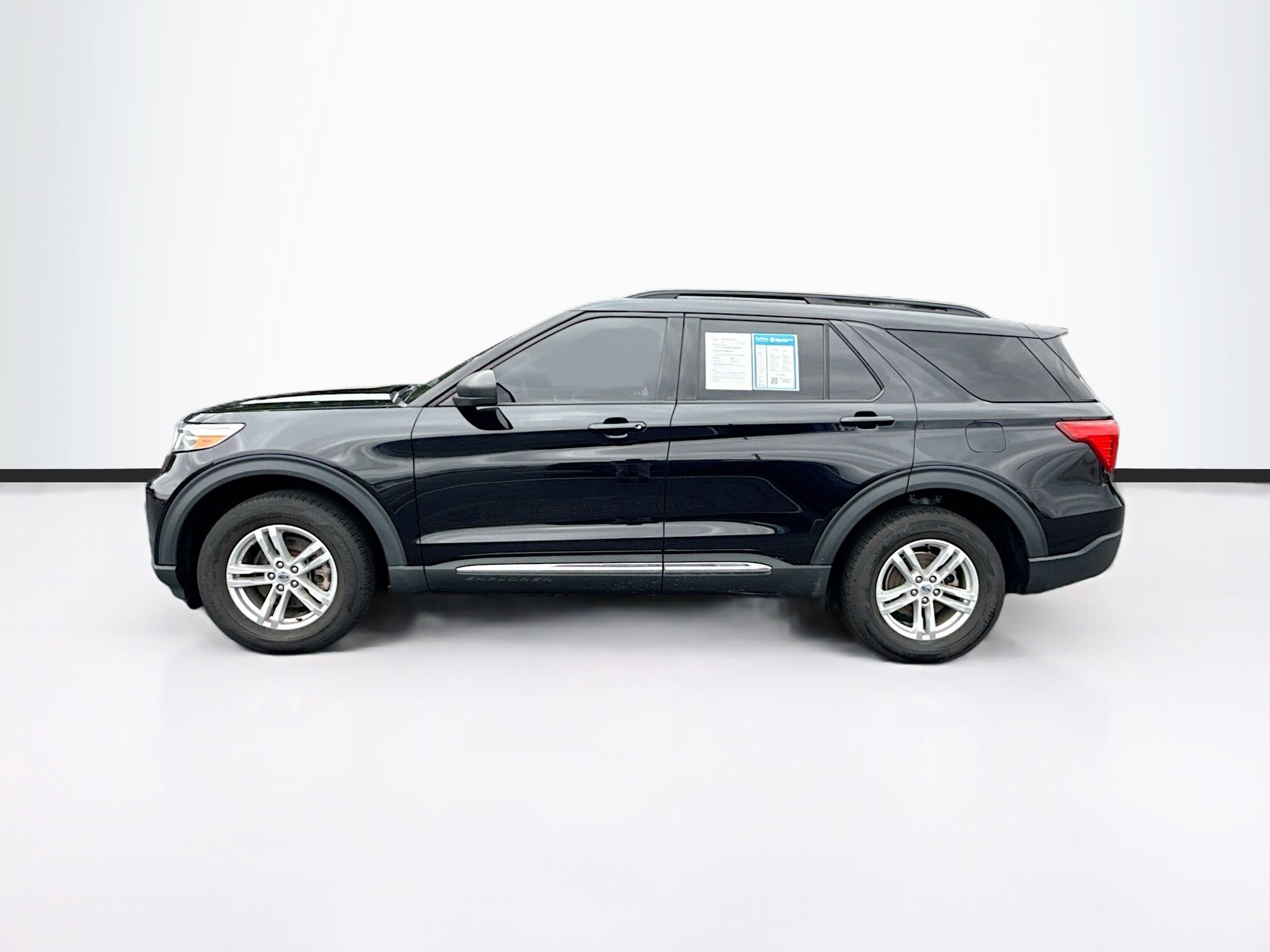 2022 Ford Explorer XLT photo 2