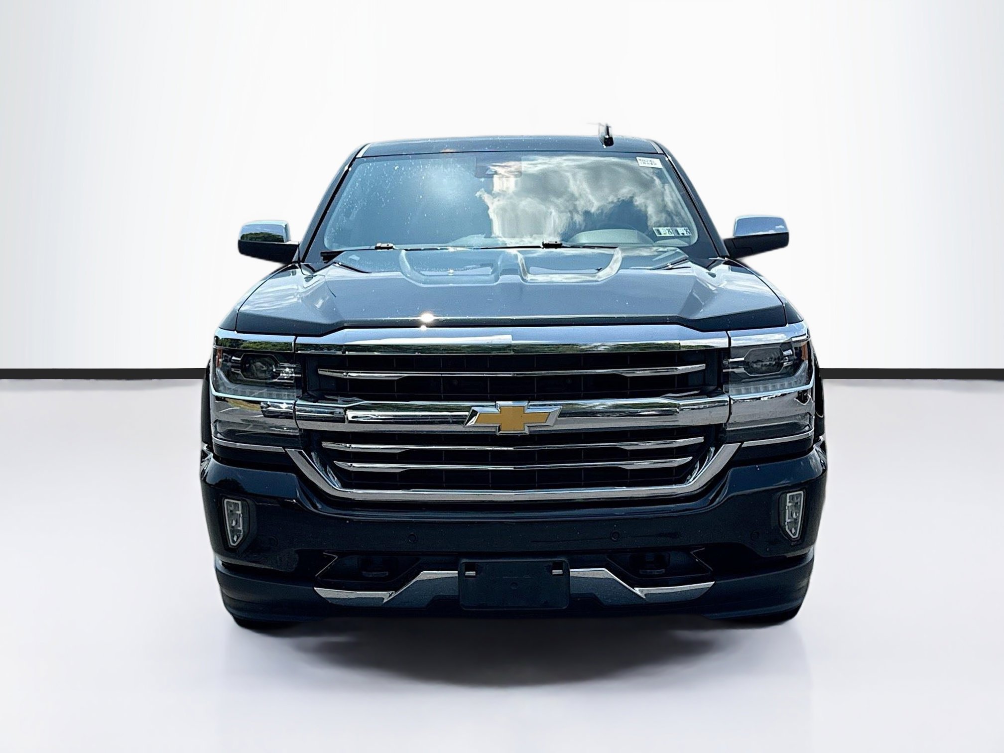 2018 Chevrolet Silverado 1500 High Country photo 2