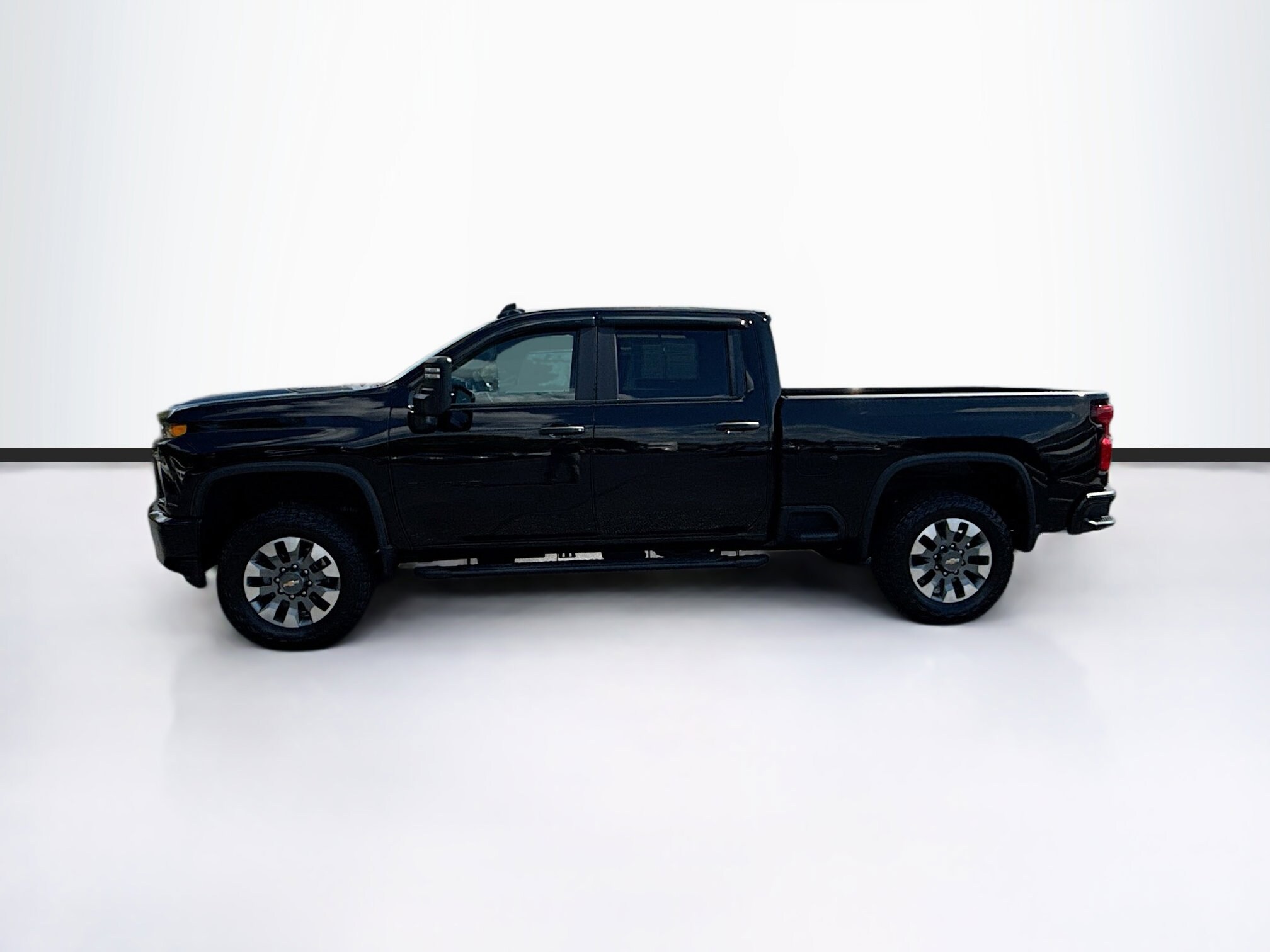 2023 Chevrolet Silverado 2500HD Custom photo 3