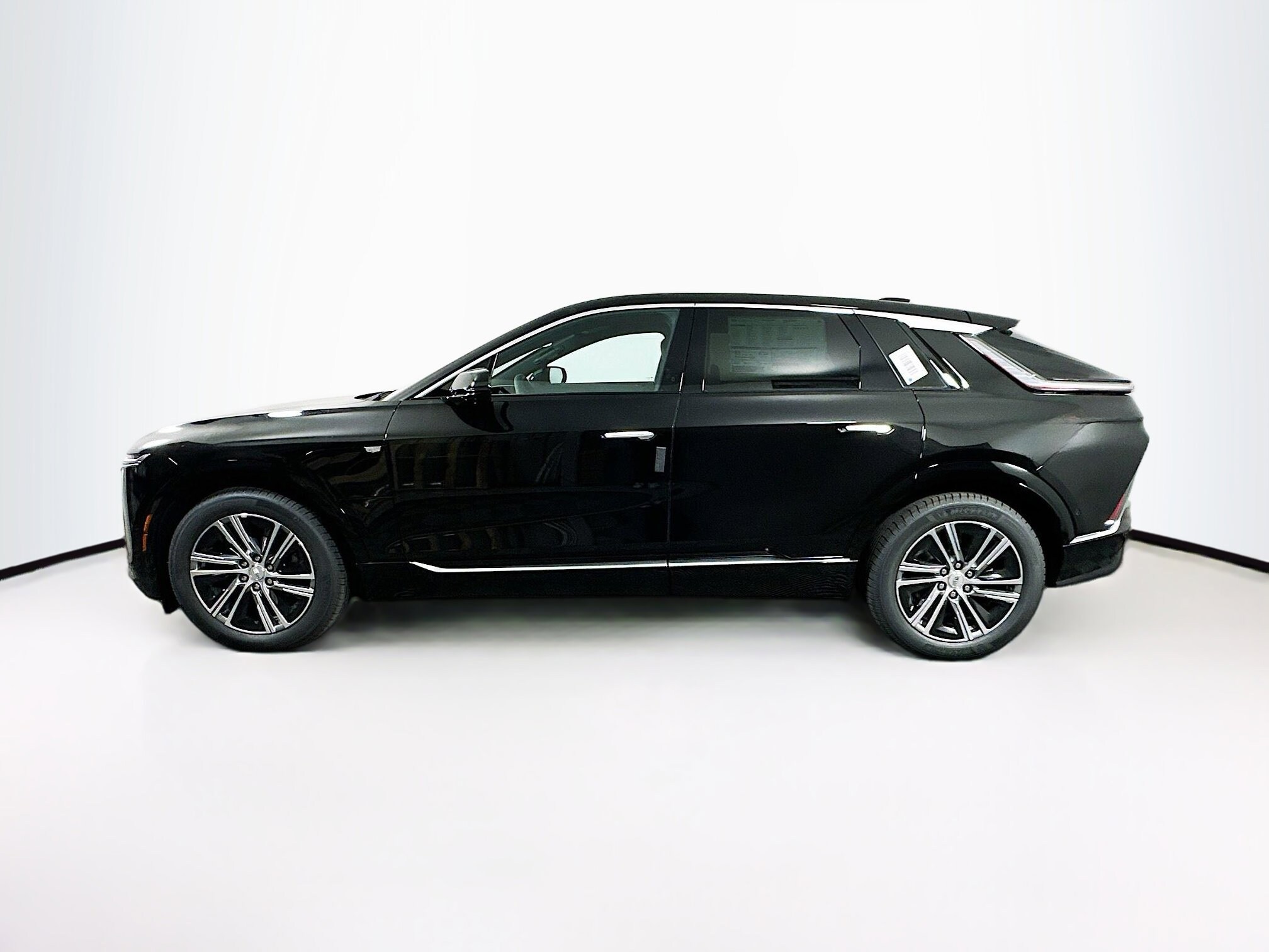 2025 Cadillac Lyriq Luxury photo 3