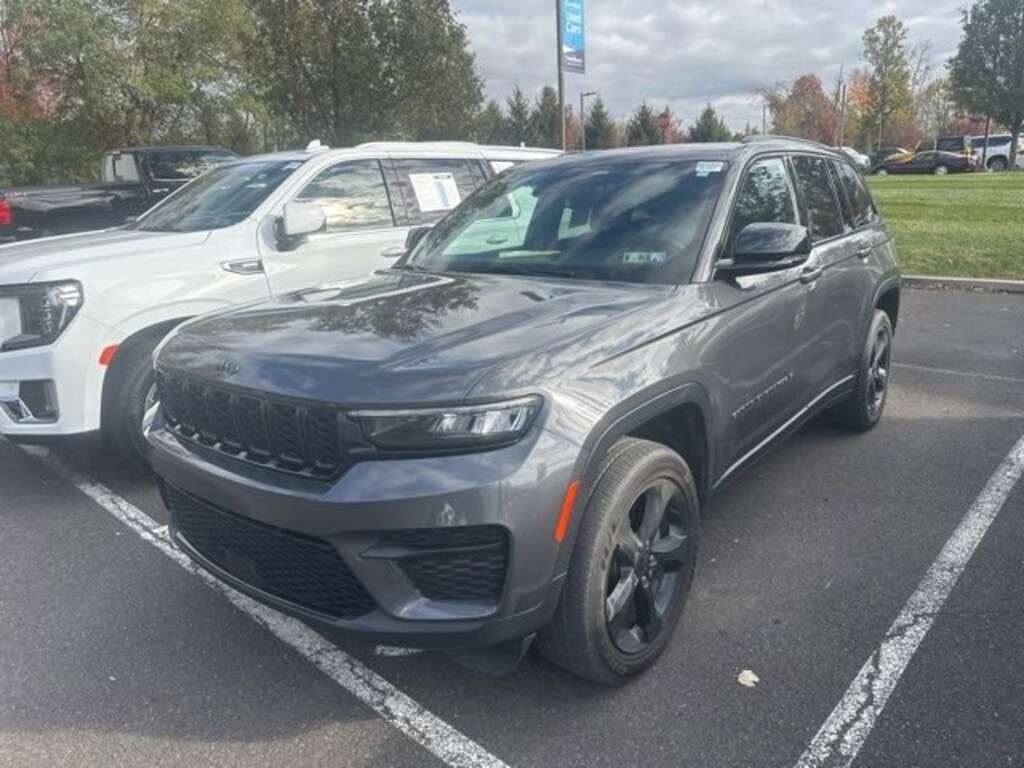 Used 2023 Jeep Grand Cherokee Altitude 4x4 SUV