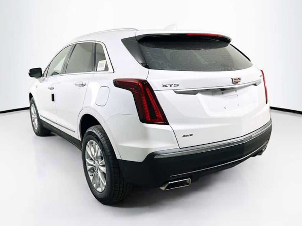 New 2026 CADILLAC XT5 Luxury SUV